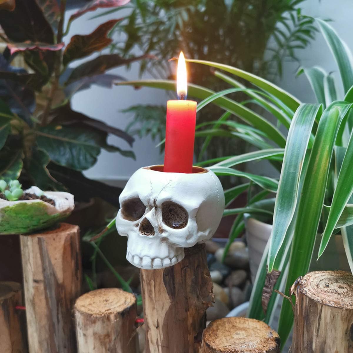 1 PCS Skeleton Skull Candlestick Holder Halloween Home Party Decorative Resin Skeleton Candle Holder Themed Bar Decoration (White) - TrendyLookz