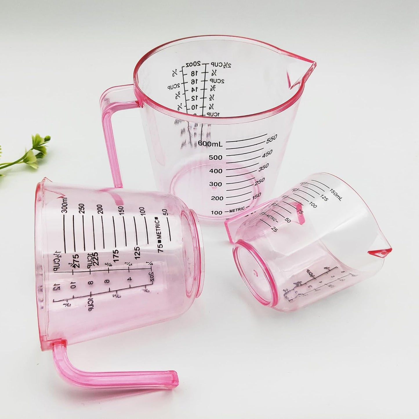 Plastic Measuring Cup Set, Kitchen Cooking and Baking Seasoning Liquid Measuring Cup, Multiple Scale Identification, with Handle and Triangle Mouth, 150ml, 300ml, 600ml, 3-piece Set (Pink)